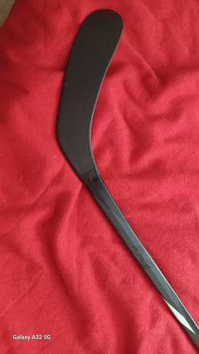Intermediate Bauer Nexus E40 Left Hand Hockey Stick P28