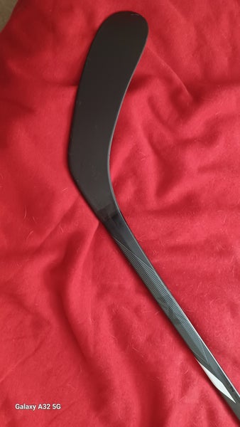Intermediate Bauer Nexus E40 Left Hand Hockey Stick P28