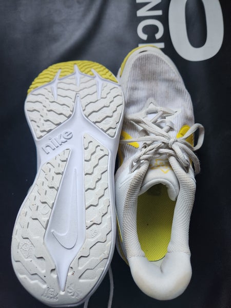 White Unisex Youth 5.5 Nike Shoes (Used)