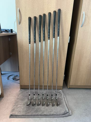 Men's Callaway X2 Hot Left Hand Iron Set Regular Flex  Steel Shaft (Used)