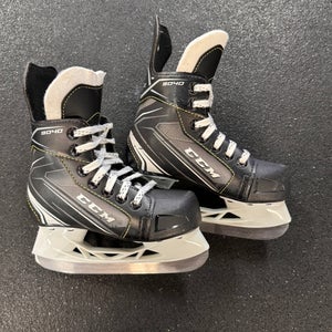 CCM Tacks 9040 Hockey Skates 11 (Used)