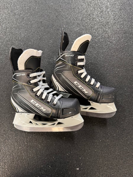 CCM Tacks 9040 Hockey Skates 11 (Used)