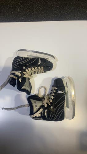 Winnwell (Used) Intermediate Junior Size 2 Hockey Skates