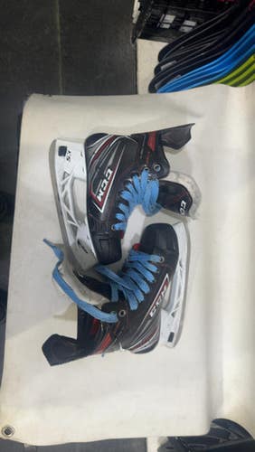 CCM (Used) Intermediate Junior Size 2.5 Hockey Skates