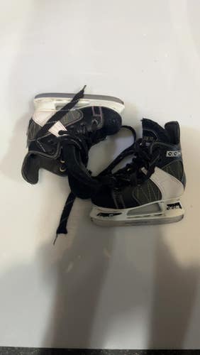 Easton (Used) Medium Intermediate Junior Shoulder Pads