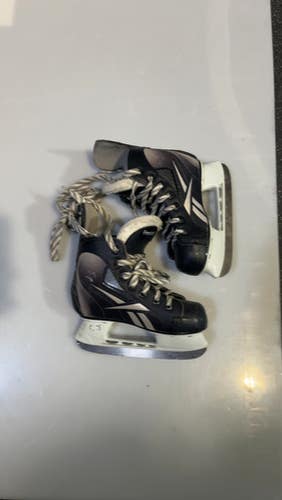 Reebok (Used) Intermediate Junior Size 2 Hockey Skates