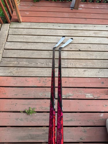 Lightly Used Bauer Twitch Sticks – RH 77 Flex P92 – Red/Pink