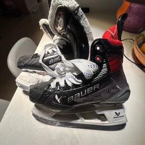 2024 Bauer X5 Pro Hockey Skates Regular Width Size 1.5 D (Used)