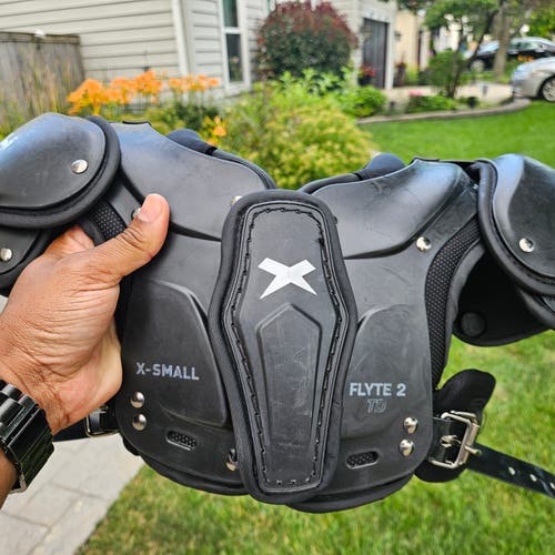 XS Youth Xenith Shoulder Pads (Used)