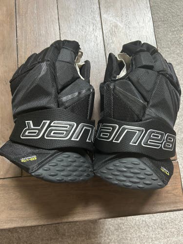 Bauer Vapor Hyperlite Gloves 14" (Used)