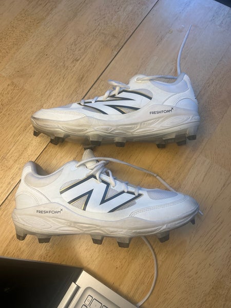 White New balance Cleats with Insoles