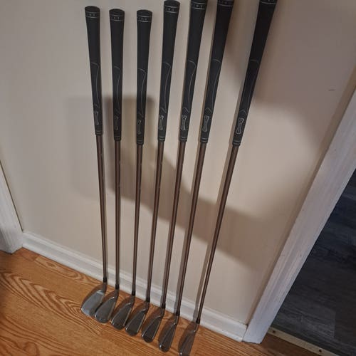 Women's Nike Slingshot Right Handed Iron Set Ladies Flex 7 Pieces Graphite Shaft (Used)