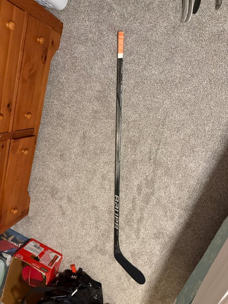 Senior Bauer Vapor Hyperlite Left Hand Hockey Stick P28 Pro Stock (Used)