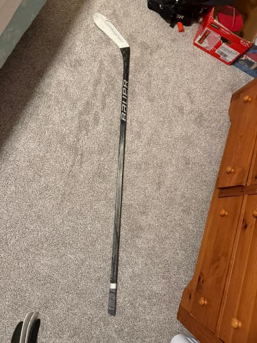 Senior Bauer Hyperlite 2 Left Hand Hockey Stick P28 Pro Stock (Used)