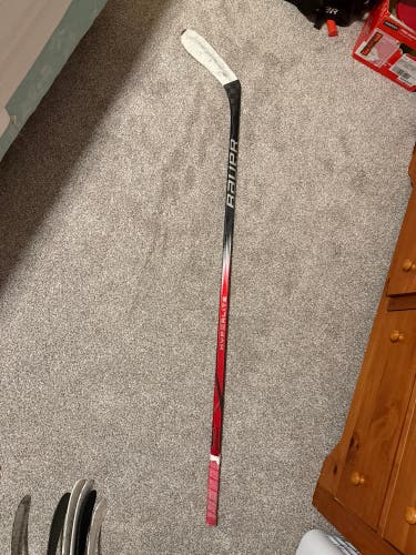 Senior Bauer Vapor Hyperlite 2 Left Hand Hockey Stick P28 Pro Stock (Used)