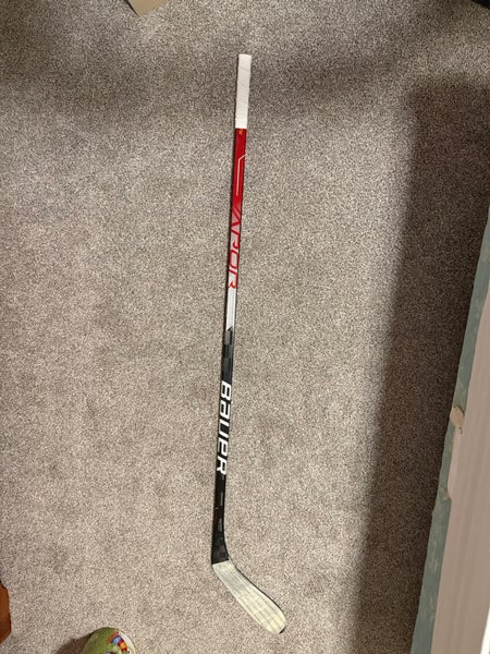 Senior Bauer Vapor Hyperlite Left Hand Hockey Stick P28 Pro Stock (Used)