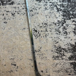 Intermediate Bauer Vapor Hyperlite 2 Left Handed Hockey Stick P28  (New)