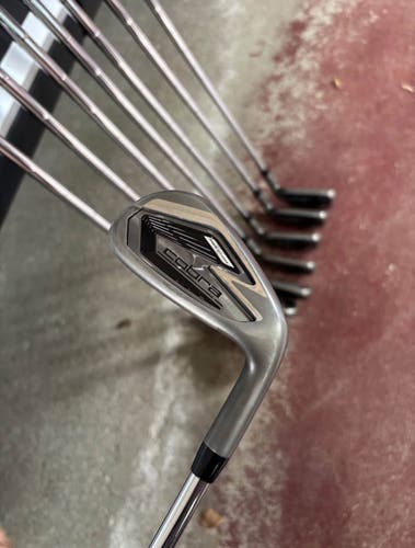 Cobra DarkSpeed 4-PW, GW KBS Tour Lite Stiff