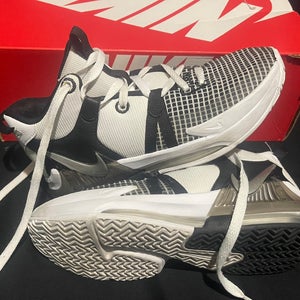 Nike LeBron 7 Witness Basketball Shoes