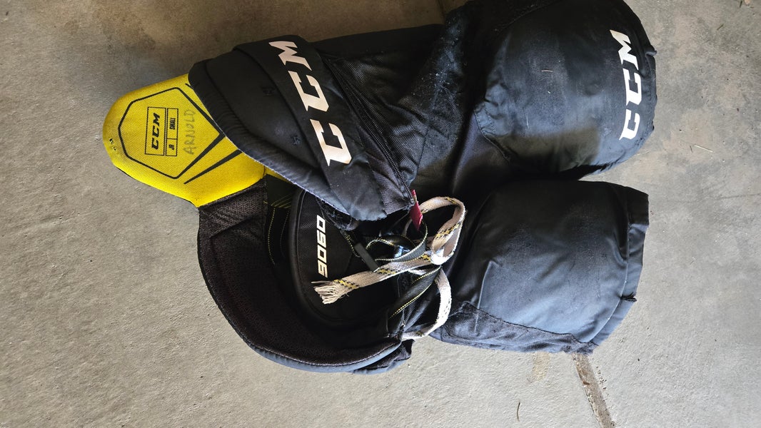 Junior Small CCM Tacks 9060 Hockey Pants (Used)