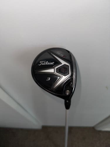 Men's Titleist 915F Right Handed Fairway Wood Stiff Flex 3 Wood (Used)