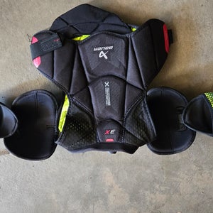 Small Junior Bauer Vapor 3X Shoulder Pads (Used)