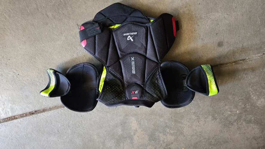 Small Junior Bauer Vapor 3X Shoulder Pads (Used)