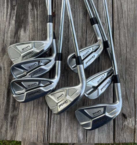 Cleveland Launcher UHX Left Handed Iron Set