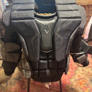 Int. Large Bauer Elite Goalie Chest Protector (Used)