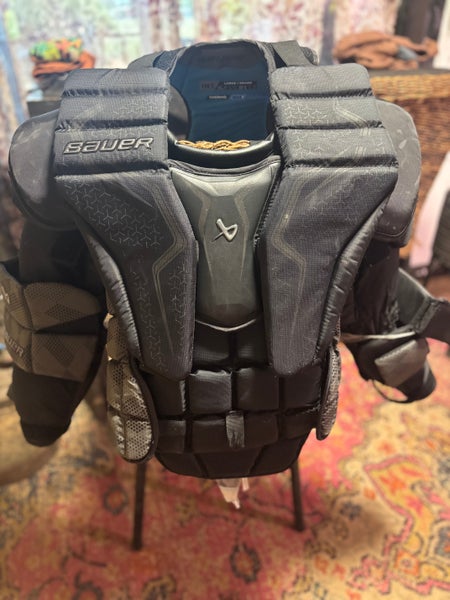 Int. Large Bauer Elite Goalie Chest Protector (Used)