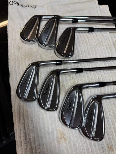 Men's 2023 Titleist T200 2023 Right Handed Iron Set Stiff Flex  Steel Shaft (Used)