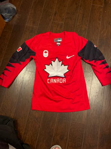 Canada Adult Small Nike Jersey