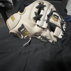 2024 Wilson RH Infield A2000 Baseball Glove 11.5" (Used)