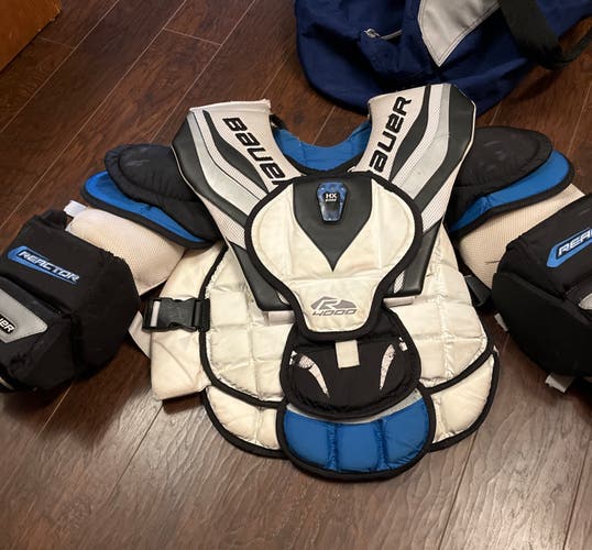 Medium Bauer Goalie Chest Protector (Used)