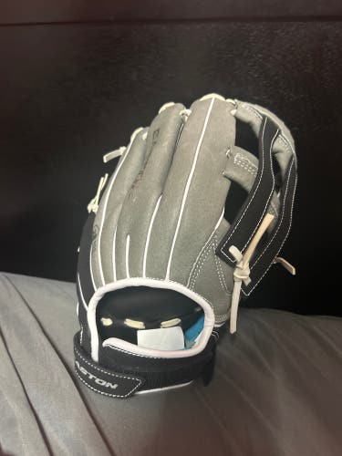Easton Ghost Flex Fastpitch Youth RHT 12” Glove Hog Hide Shell NWT
