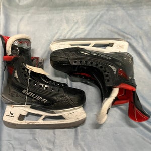 Junior Bauer Vapor X5 Pro Hockey Skates Regular Width Size 3 (Used)