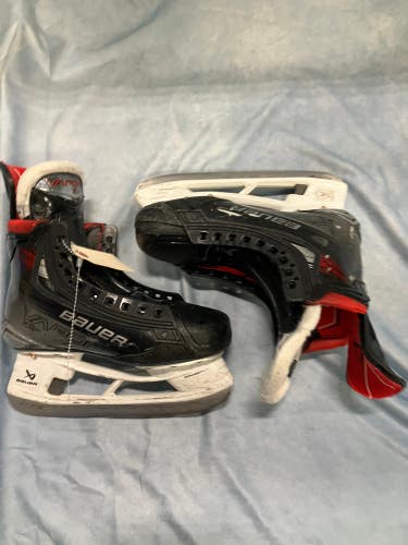 Junior Bauer Vapor X5 Pro Hockey Skates Regular Width Size 3 (Used)