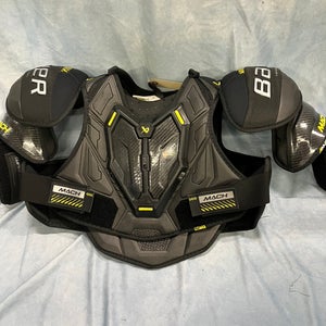 Medium Senior Bauer Supreme Mach Shoulder Pads (Used)