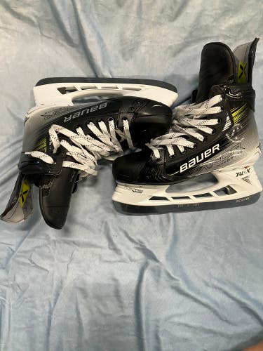 Custom Bauer Vapor Hyperlite 2 Hockey Skates Size 9.25 Fit 1 (Used)