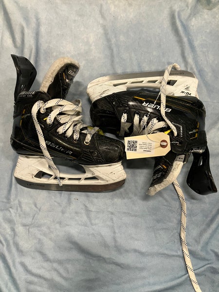 Junior Bauer Supreme M5 Pro Hockey Skates Regular Width Size 1 (Used)