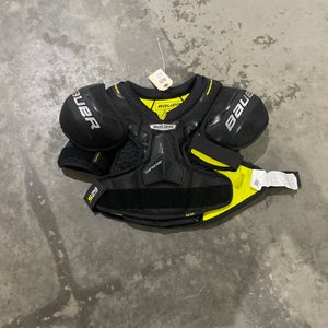 Medium Junior Bauer Supreme S29 Shoulder Pads (Used)