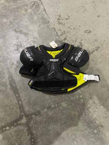 Medium Junior Bauer Supreme S29 Shoulder Pads (Used)