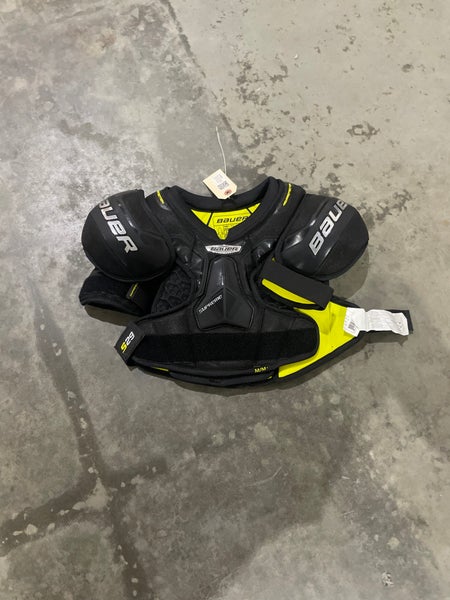 Medium Junior Bauer Supreme S29 Shoulder Pads (Used)