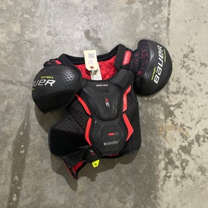 Medium Intermediate Bauer Vapor 3X Shoulder Pads (Used)