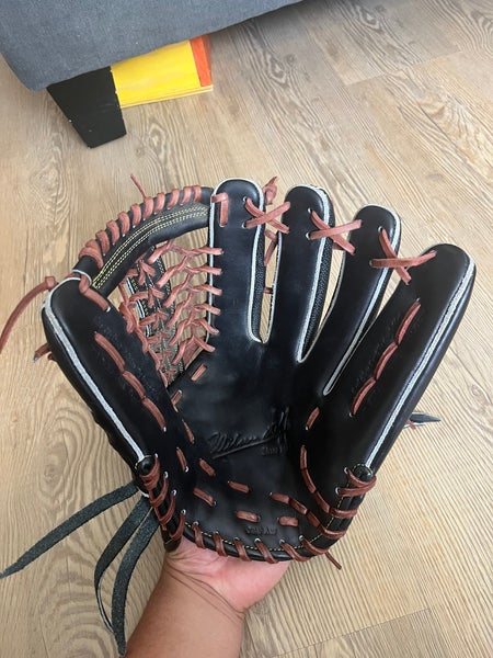 Wilson Staff D8 Outfield Glove 12.5" (Used)