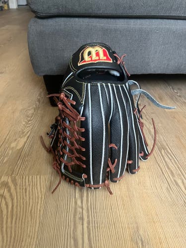 Wilson Staff D8 Outfield Glove 12.5" (Used)