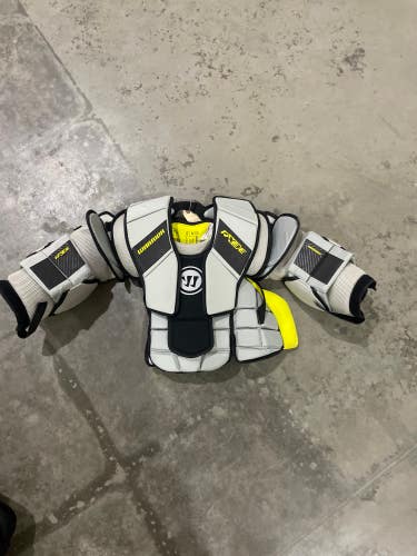 Junior Small / Medium Warrior Ritual X3E Goalie Chest Protector (Used)