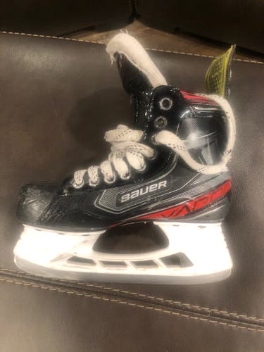 2019 Bauer Vapor 2X Hockey Skates Regular Width Size 2 (Used)