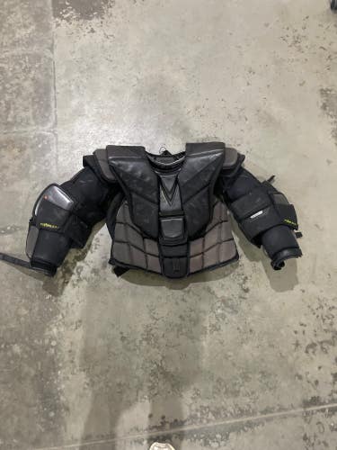 Senior Large Bauer Hyperlite Goalie Chest Protector (Used)
