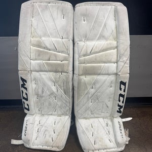 White 30+1 Junior CCM Extreme Flex 5.5 Goalie Leg Pads (Used)